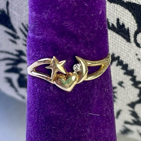 10K Gold Ring - Picture 3 of 6